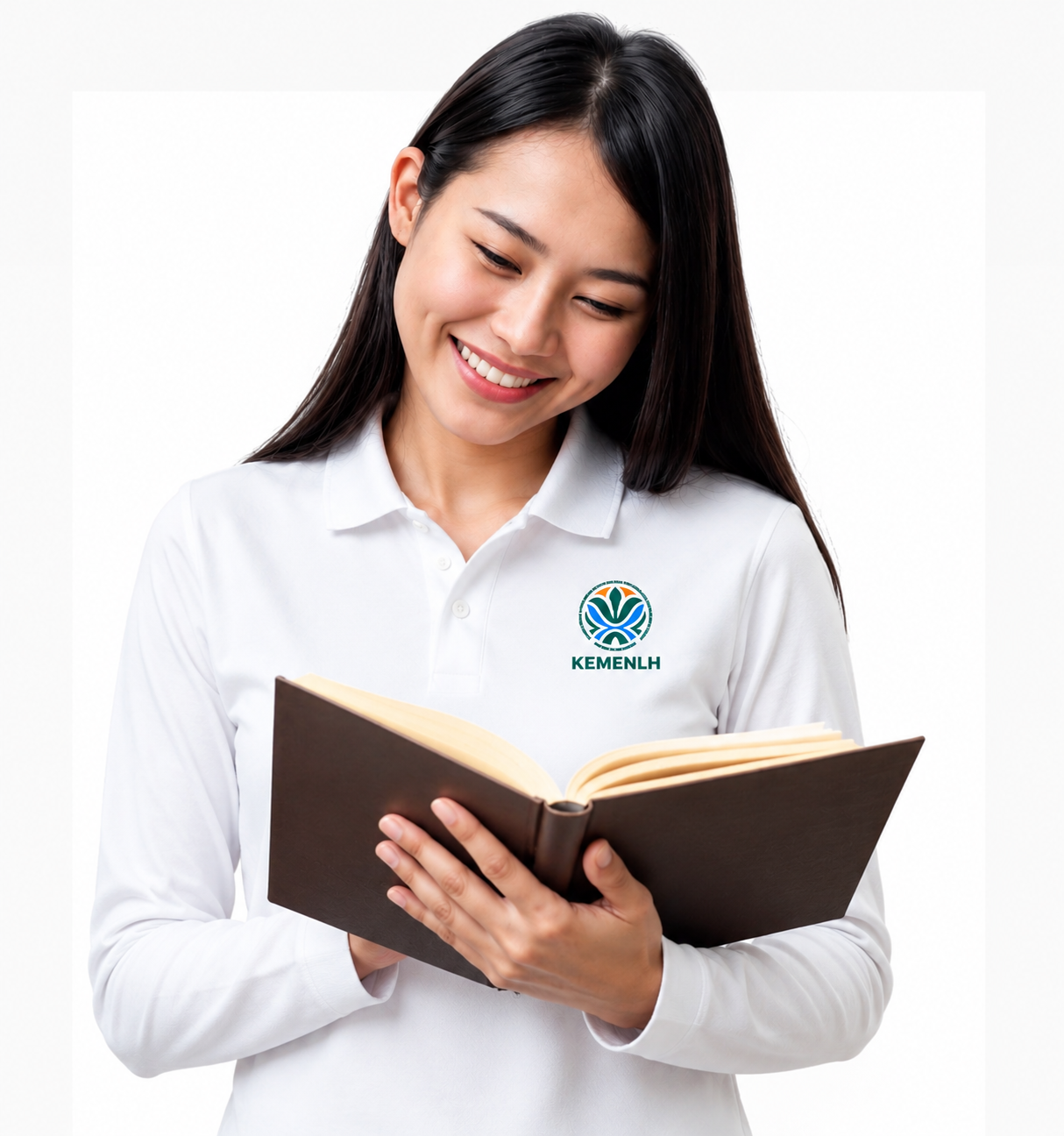 Pegawai KemenLH membaca buku di perpustakaan